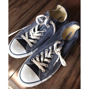 Navy blue converse All Star!